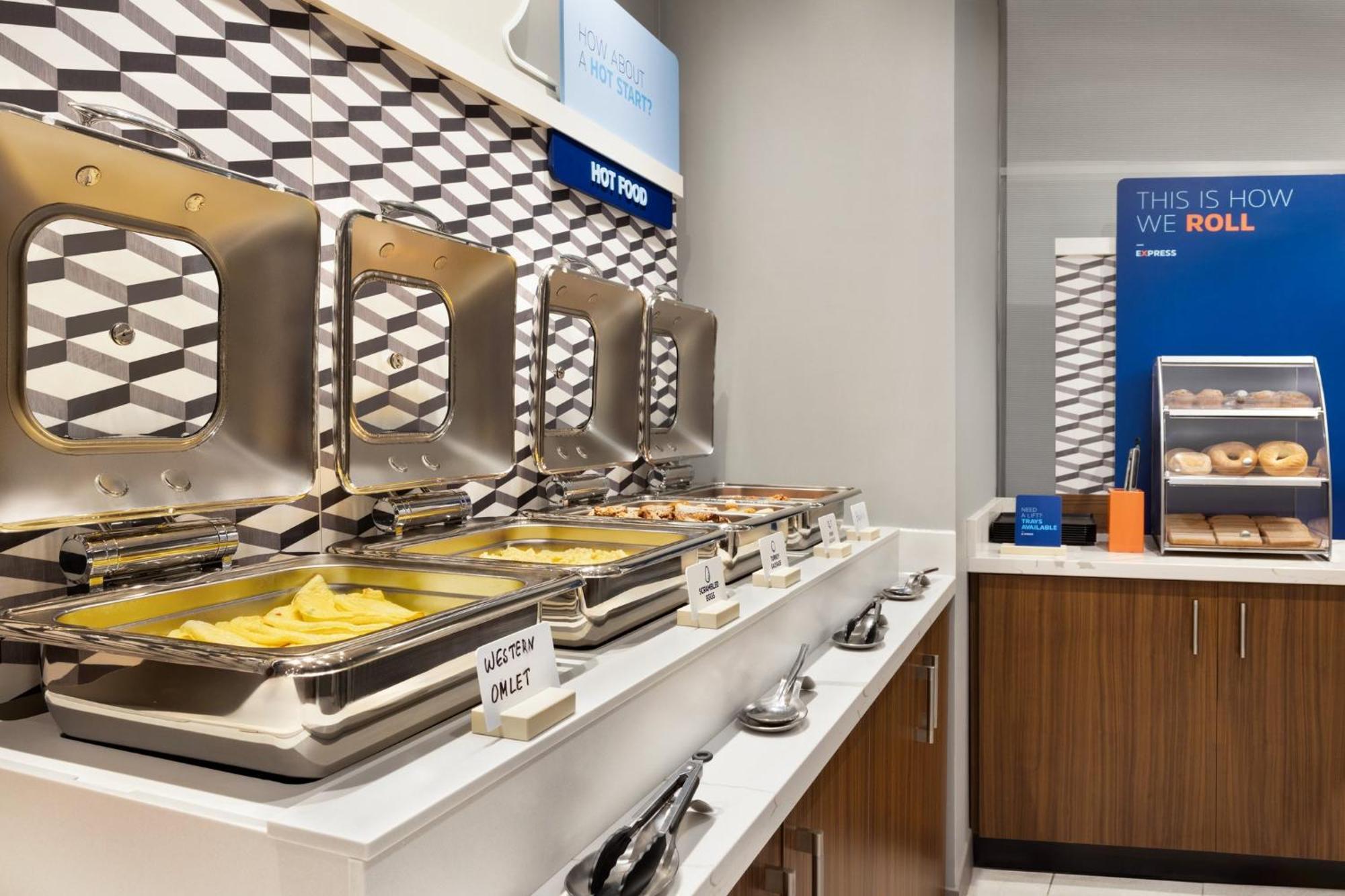 Holiday Inn Express - Strathroy By Ihg Extérieur photo