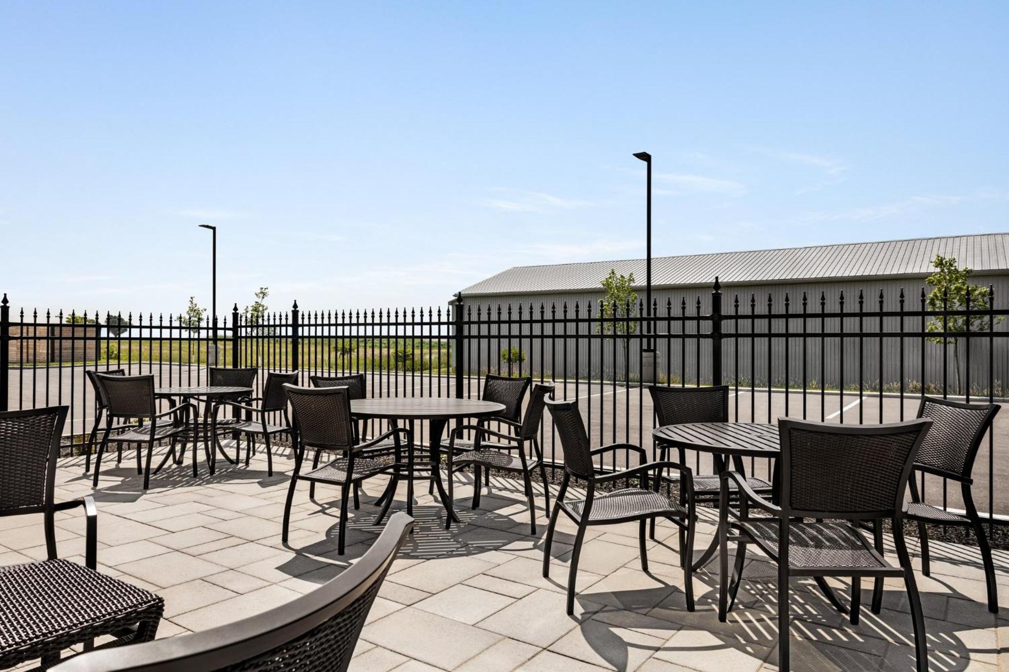 Holiday Inn Express - Strathroy By Ihg Extérieur photo